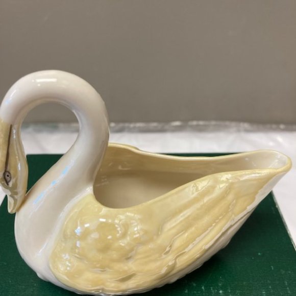 Belleek Pottery Bowl Swan Lustre 6" - Picture 4 of 6